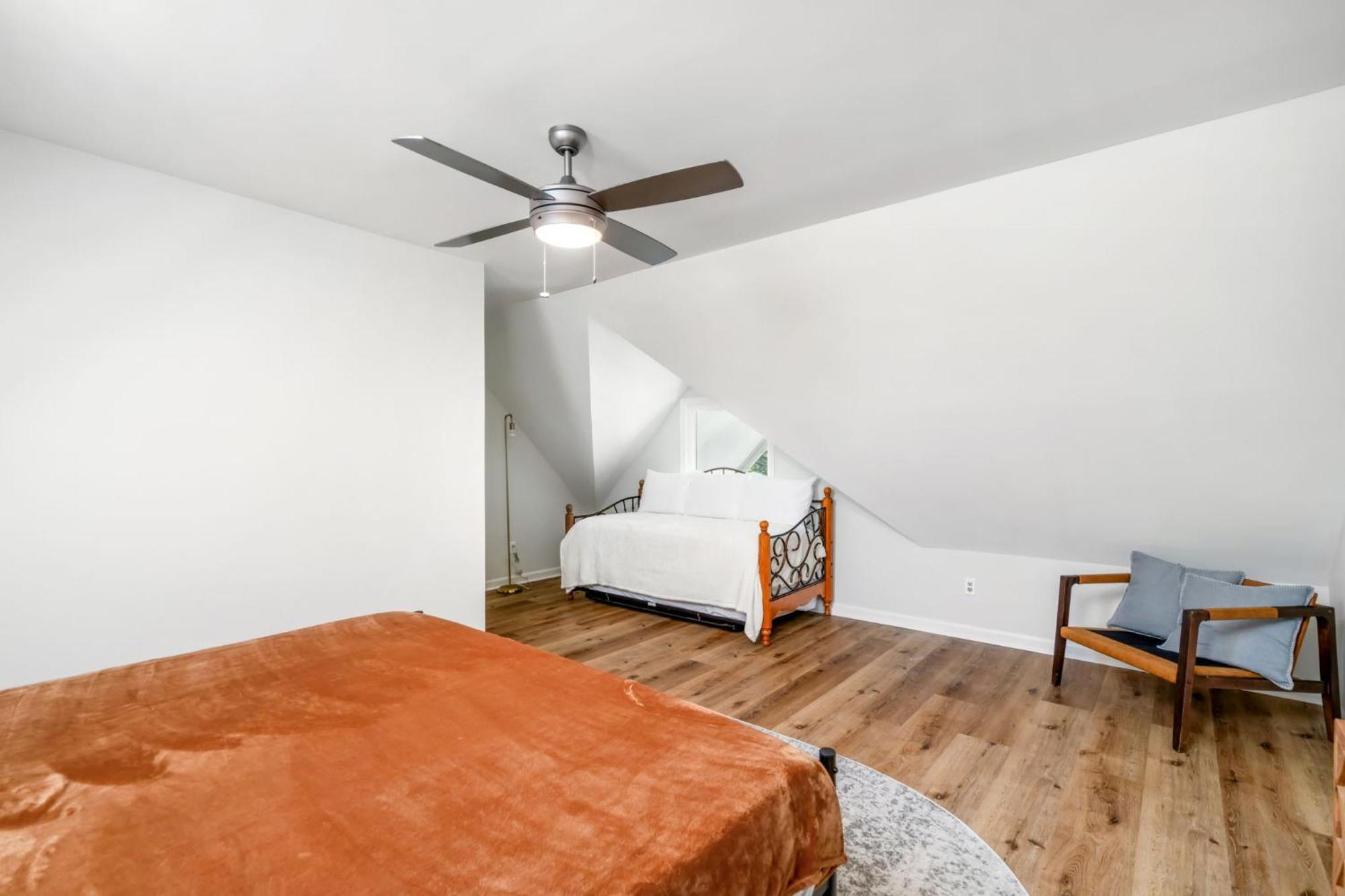 Remodeled And New - Walk To Downtown Auburn Lejlighed Eksteriør billede