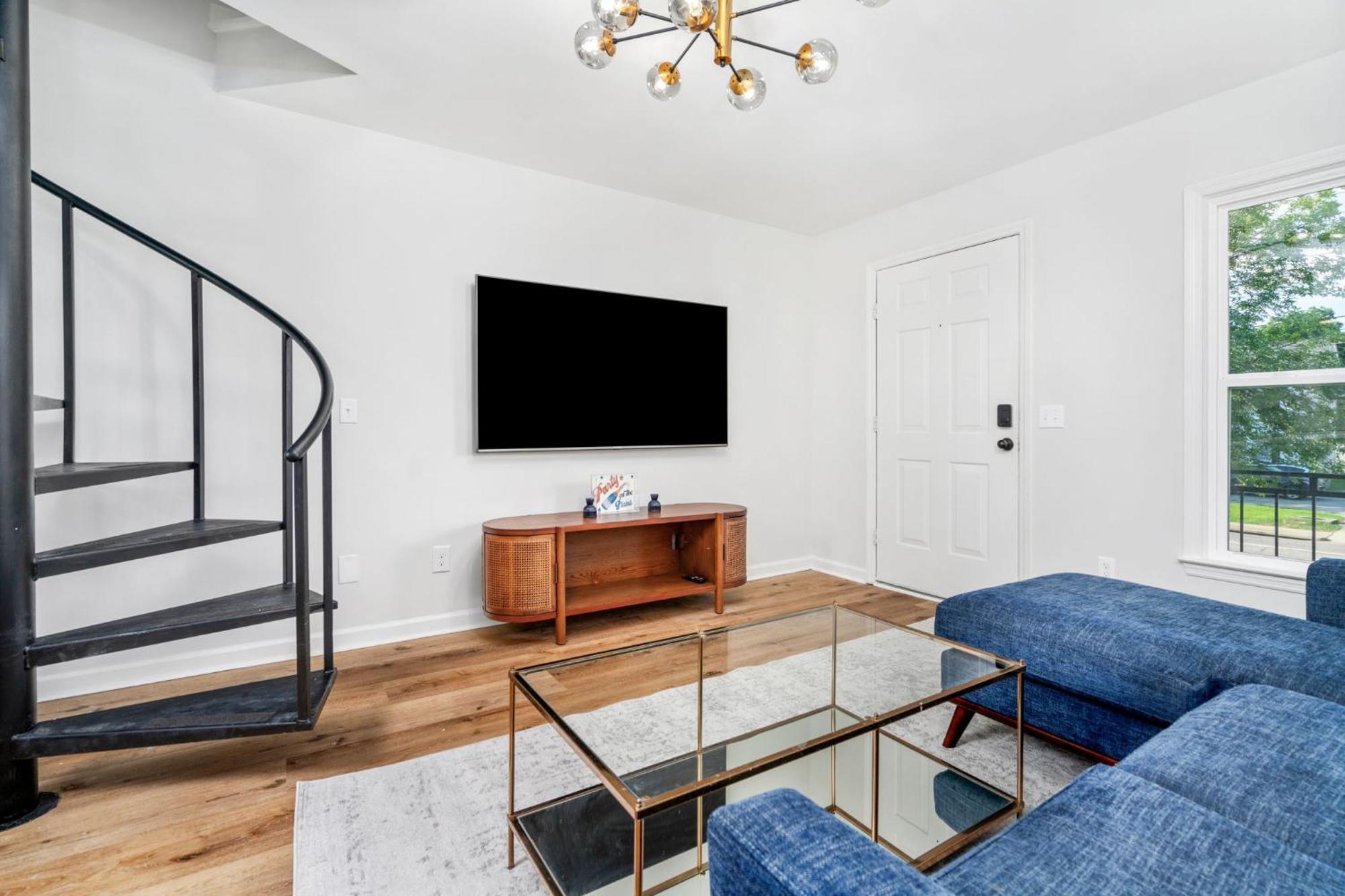 Remodeled And New - Walk To Downtown Auburn Lejlighed Eksteriør billede