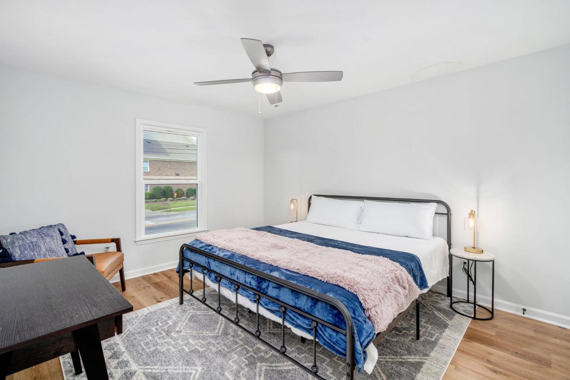 Remodeled And New - Walk To Downtown Auburn Lejlighed Eksteriør billede