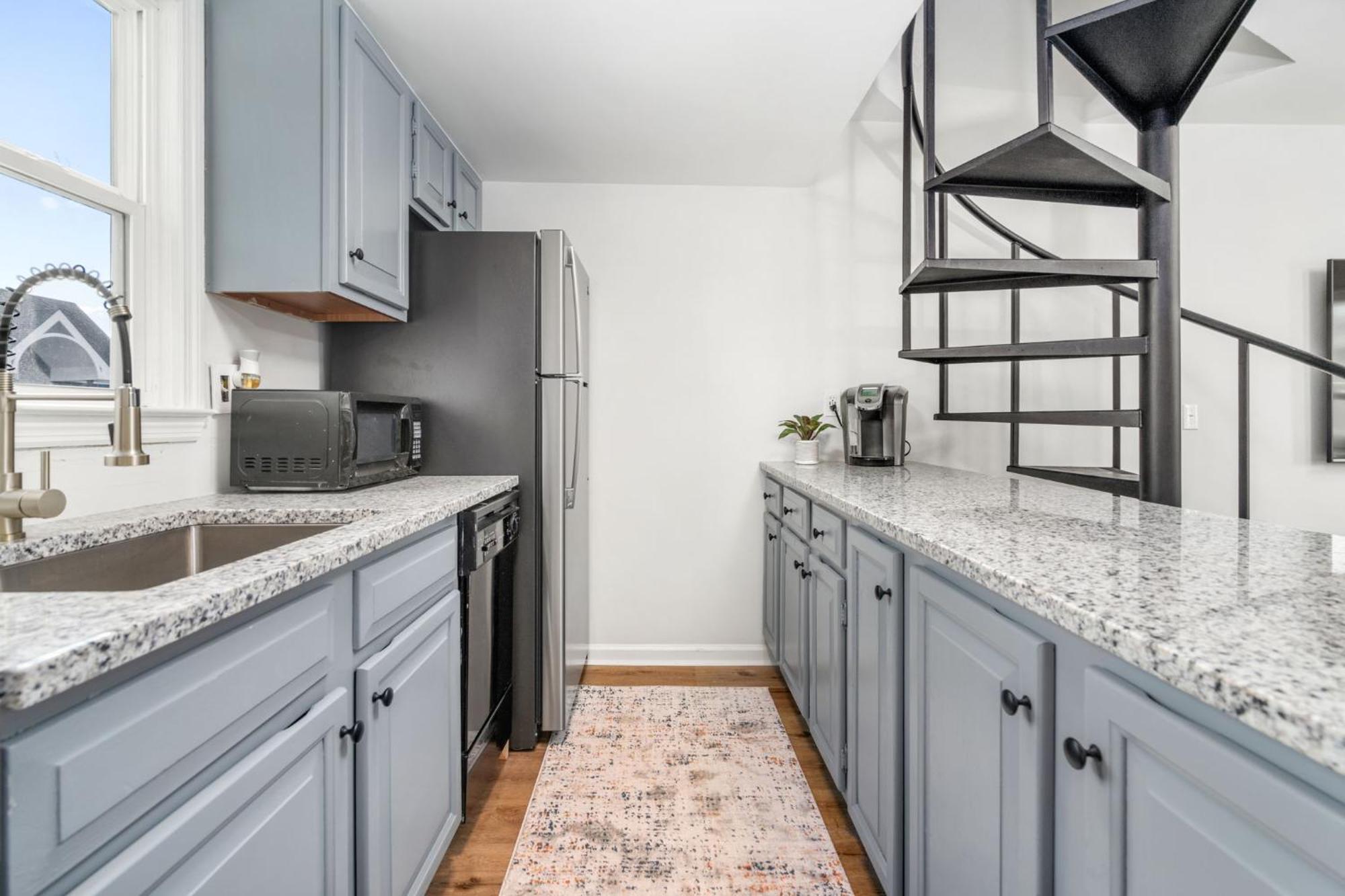 Remodeled And New - Walk To Downtown Auburn Lejlighed Eksteriør billede